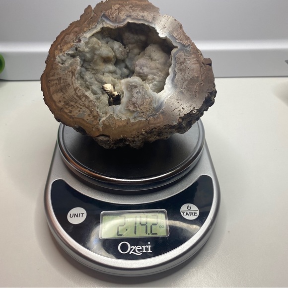 2LB14oz natural Crystal Agate Geode Quartz Crystal Healing with little squirrel - Picture 9 of 10